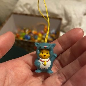 Peek a pooh lucky cat